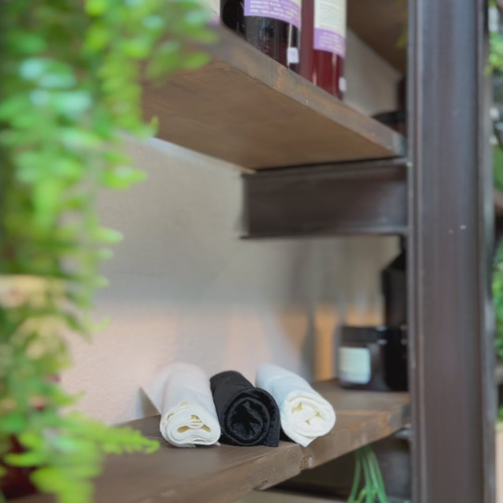 
                  
                    Load and play video in Gallery viewer, Eco-friendly disposable hairdressing towel 80x45cm
                  
                
